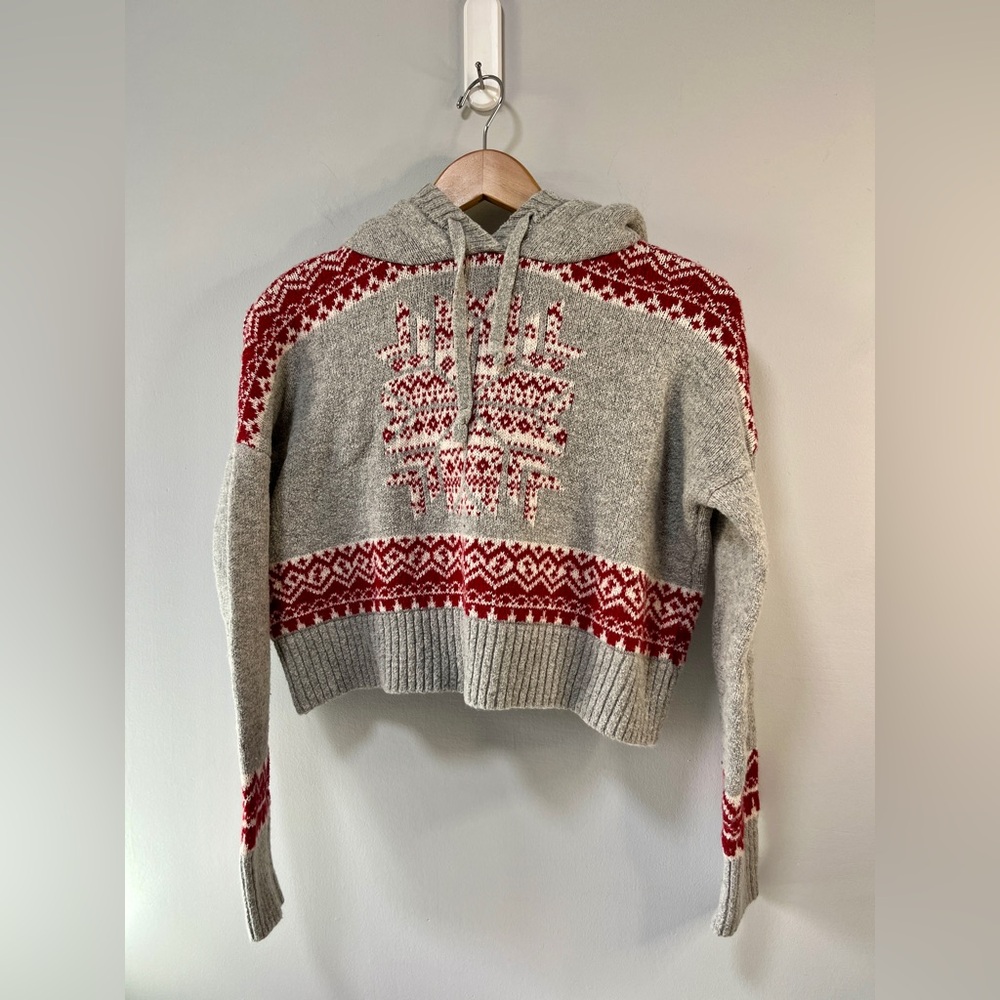 Junior's Winter Sweater Size Medium